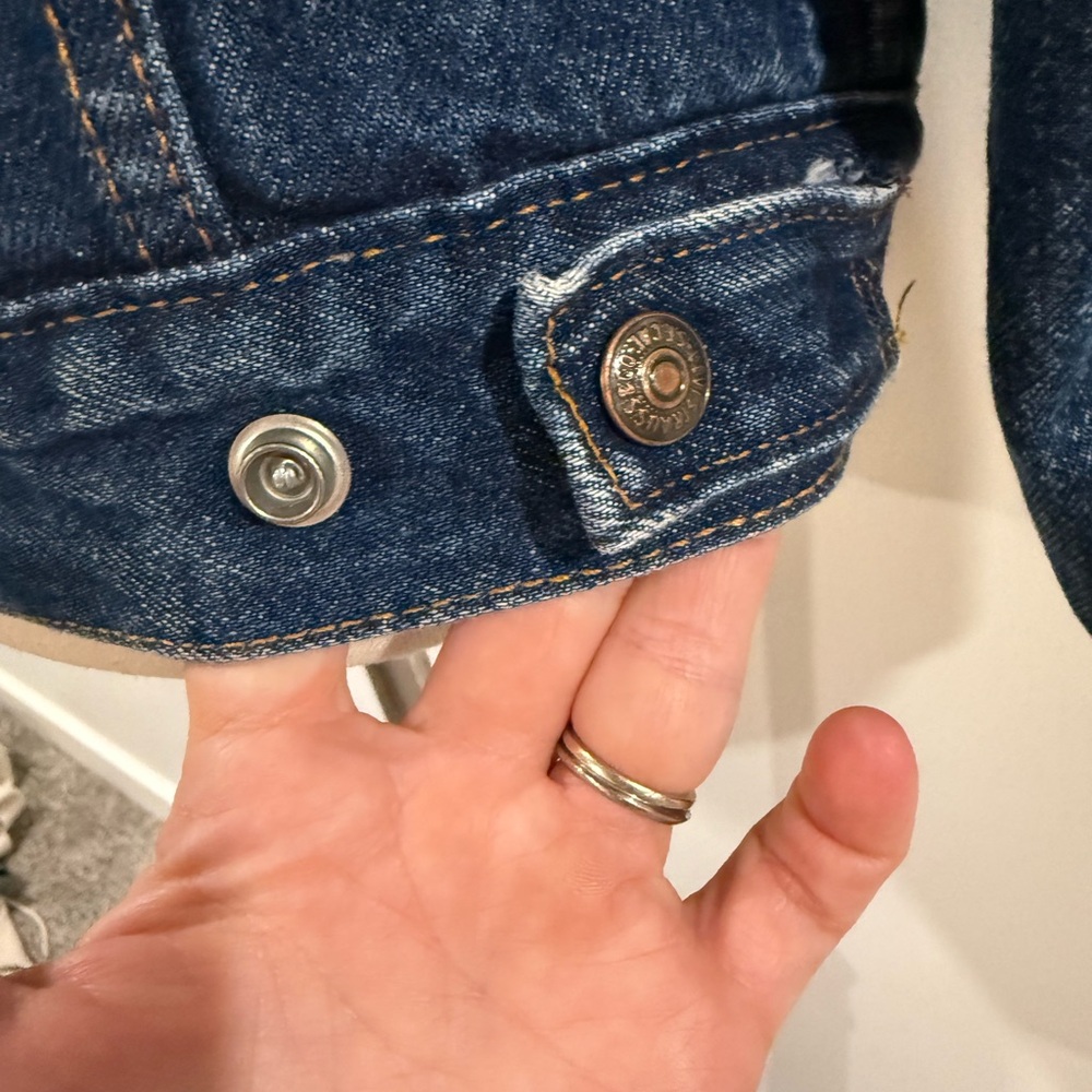 Vintage Levi's Sherpa lined jean jacket - Picture 5 of 14